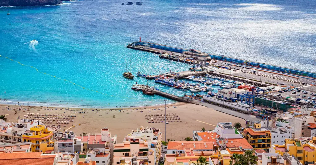 Playa de Los Cristianos for your Easter holidays 2025