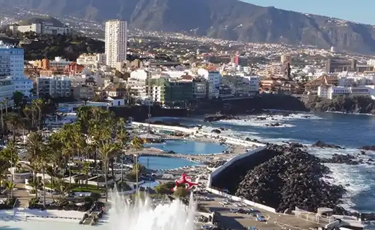 Puerto de La Cruz: Tourist resort in Tenerife