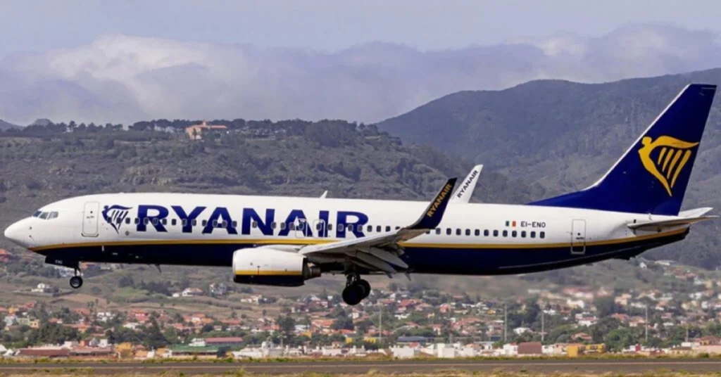 Ryanair cuts flights in the Canary Islands